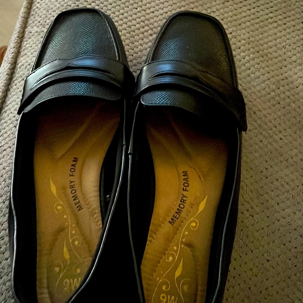 Flat shoes